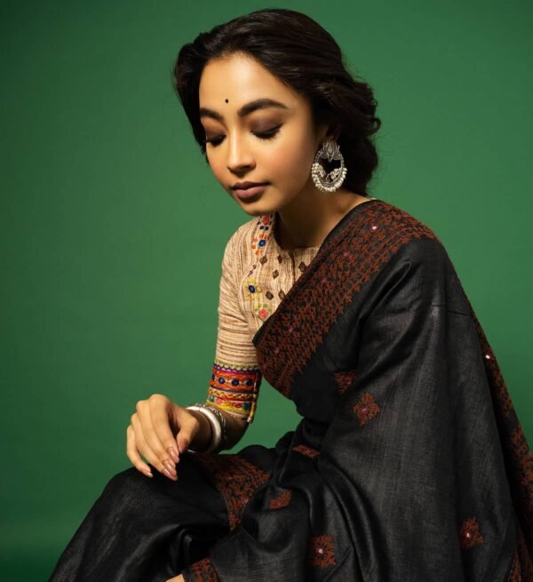 Beautiful black Kantha print Cotton cap sleeves blouse with white deta –  Sujatra
